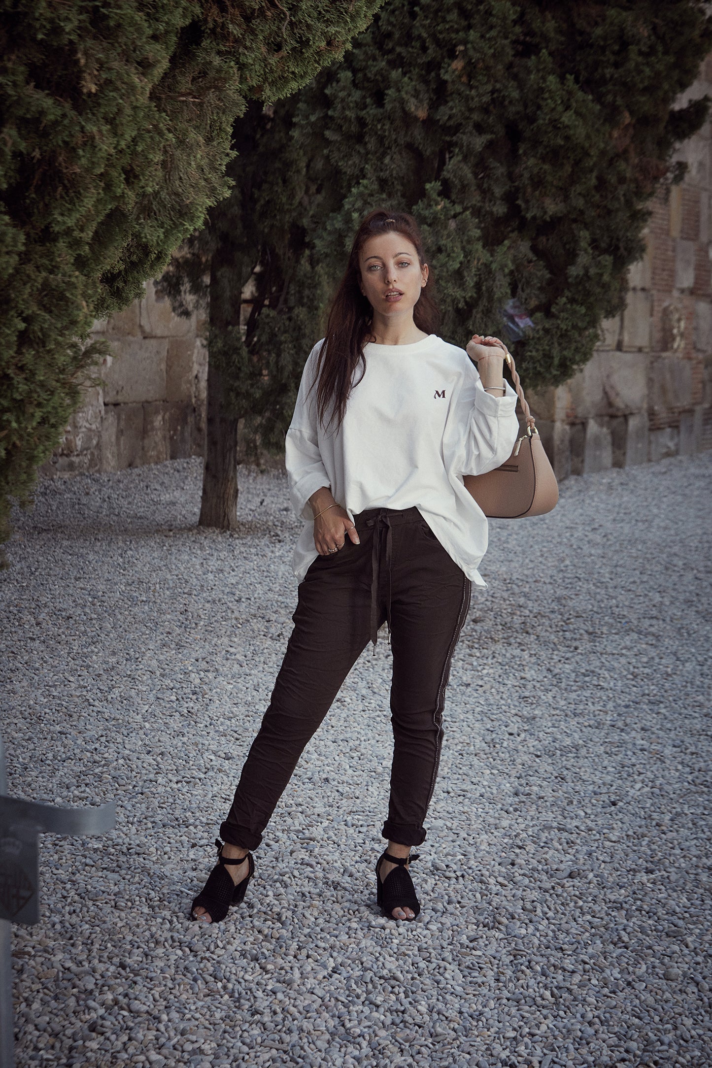 White long-sleeved T-shirt
