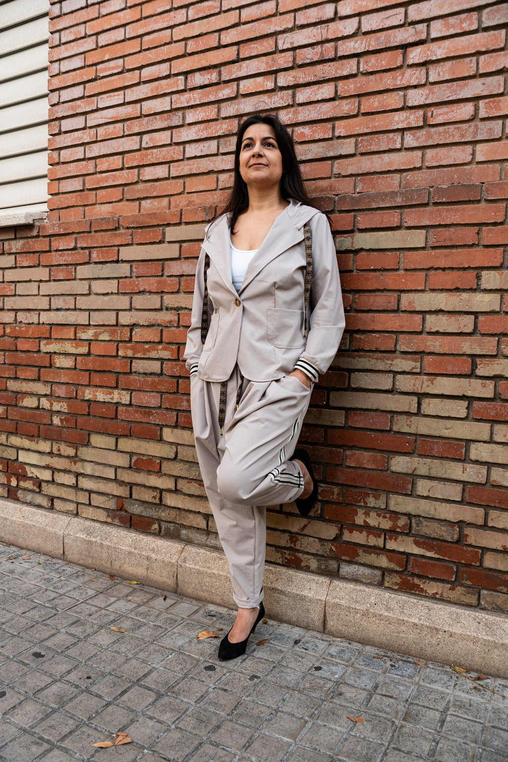 Conjunto pantalón baggy y chaqueta con capucha