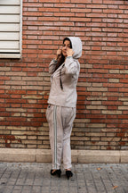 Conjunto pantalón baggy y chaqueta con capucha