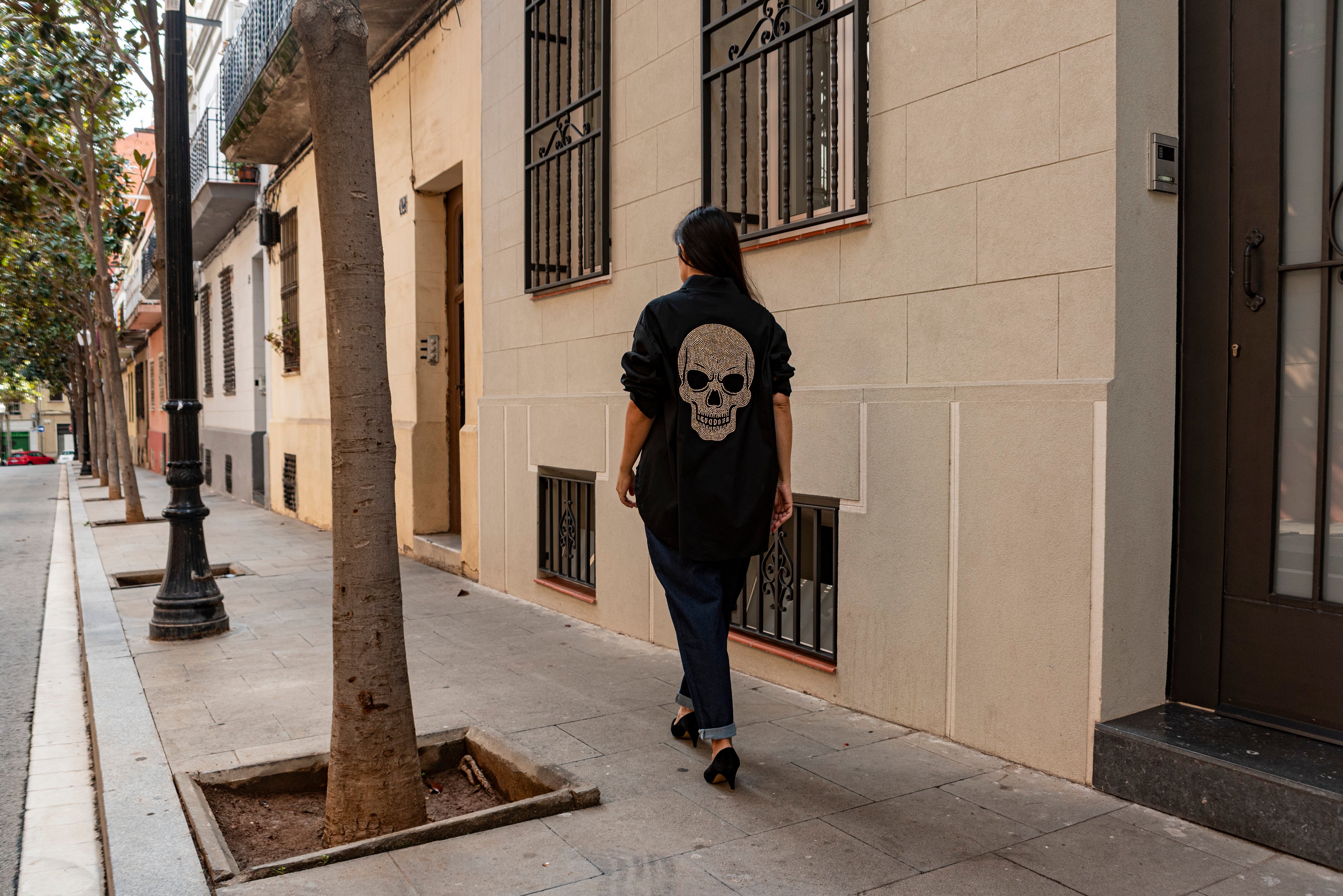 Camisa con calavera color negra