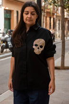 Camisa con calavera color negra