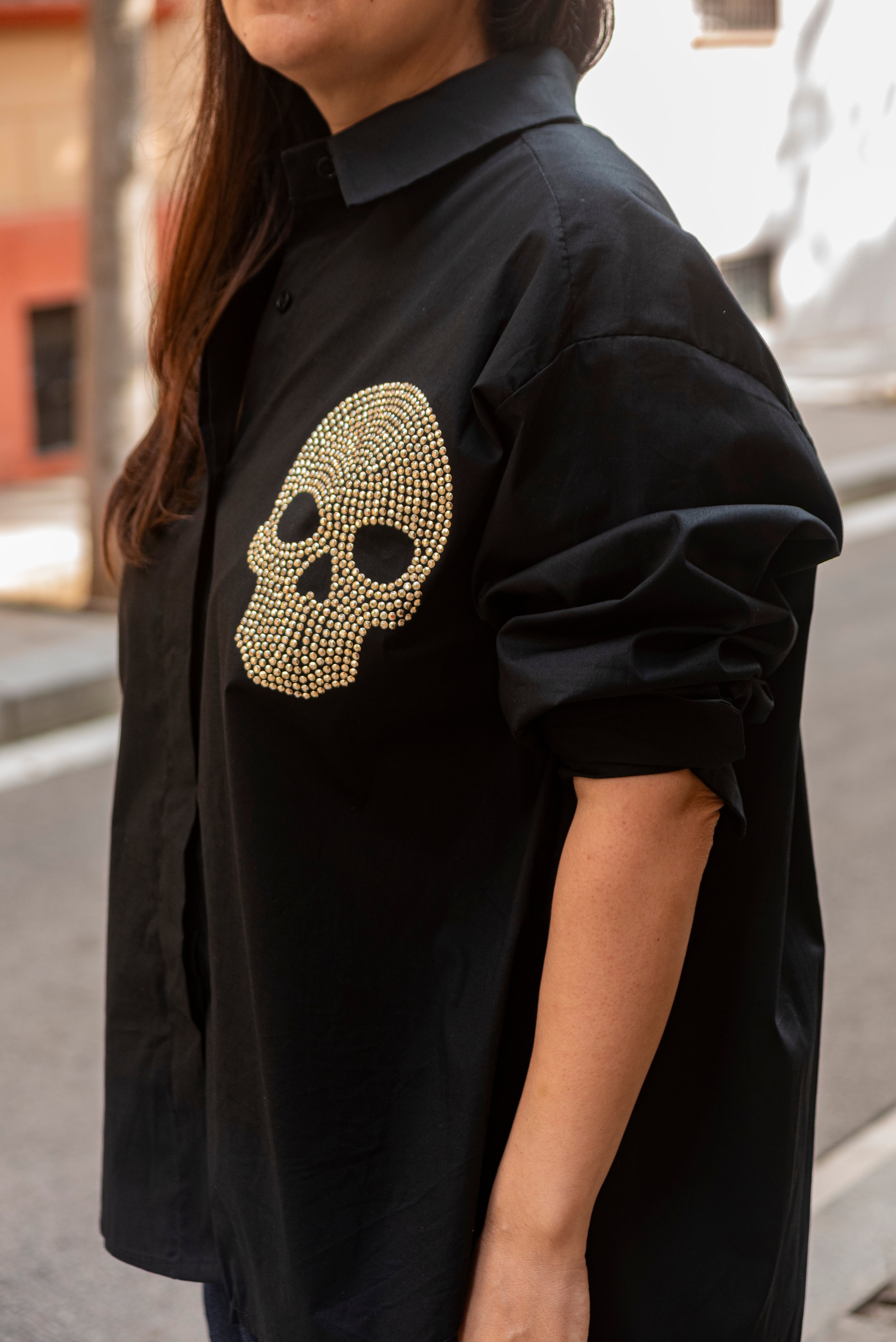 Camisa con calavera color beige