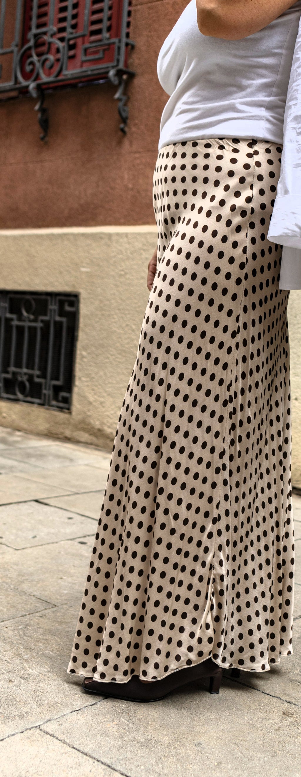 Falda midi topos color negro