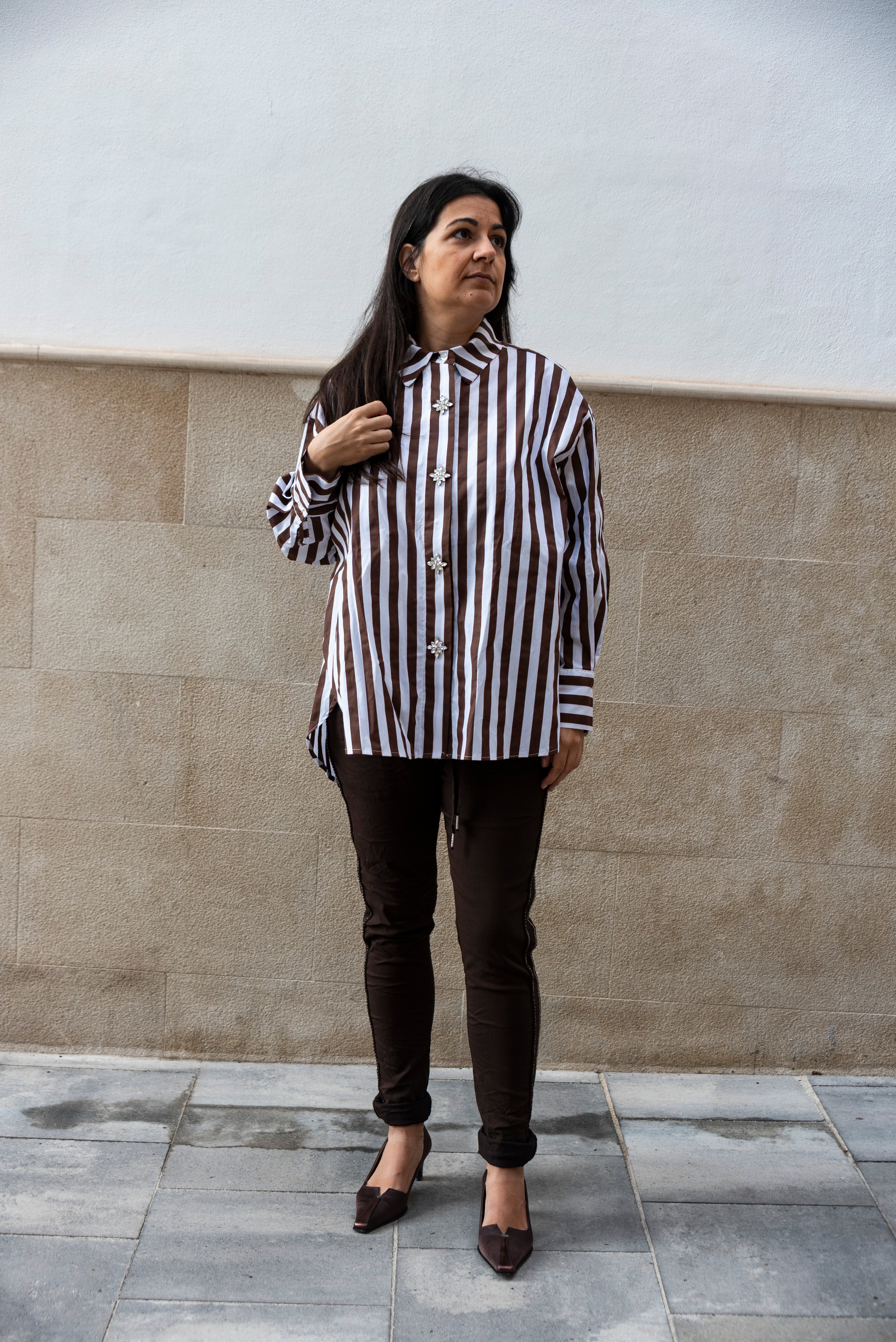 Camisa de rayas con botones joya