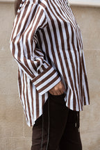 Camisa de rayas con botones joya