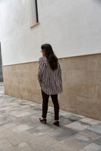 Camisa de rayas con botones joya