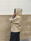 Chaqueta con capucha beige