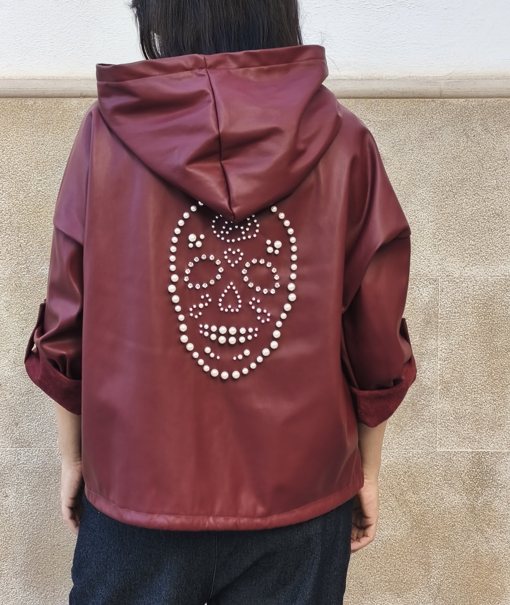 Caqueta con capucha burdeos