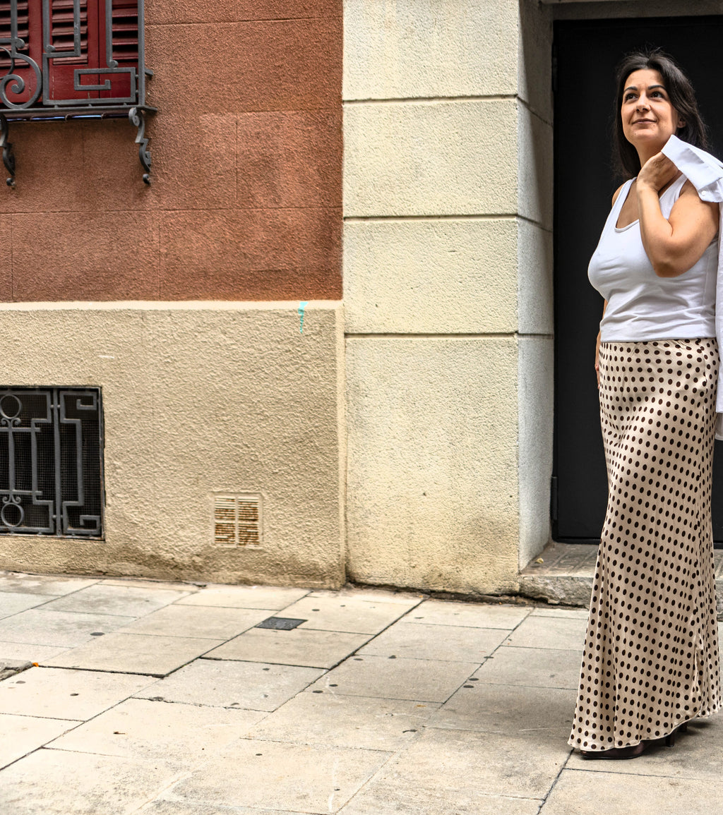 Falda midi topos color crema