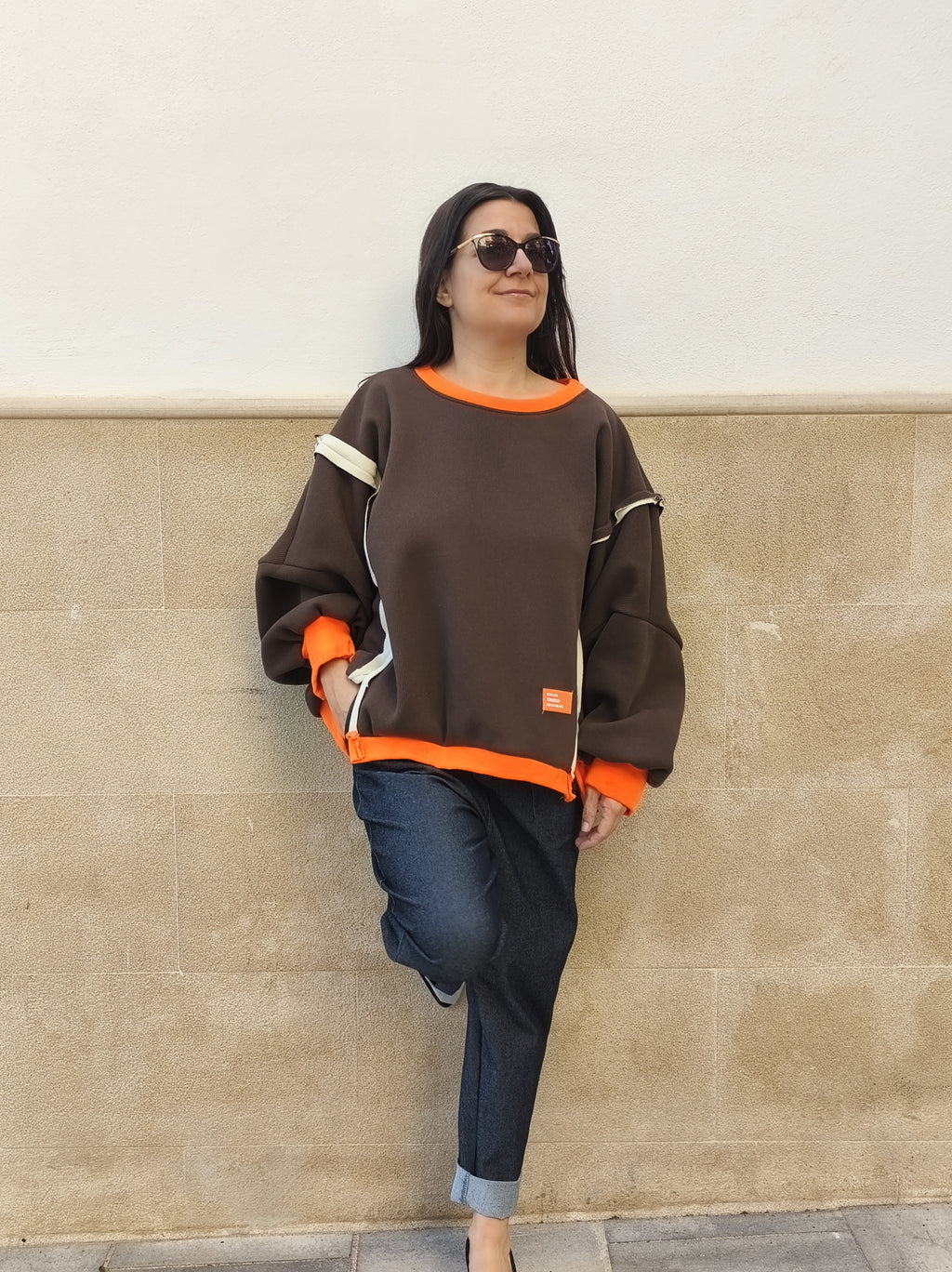 Sudadera estilo oversize marrón