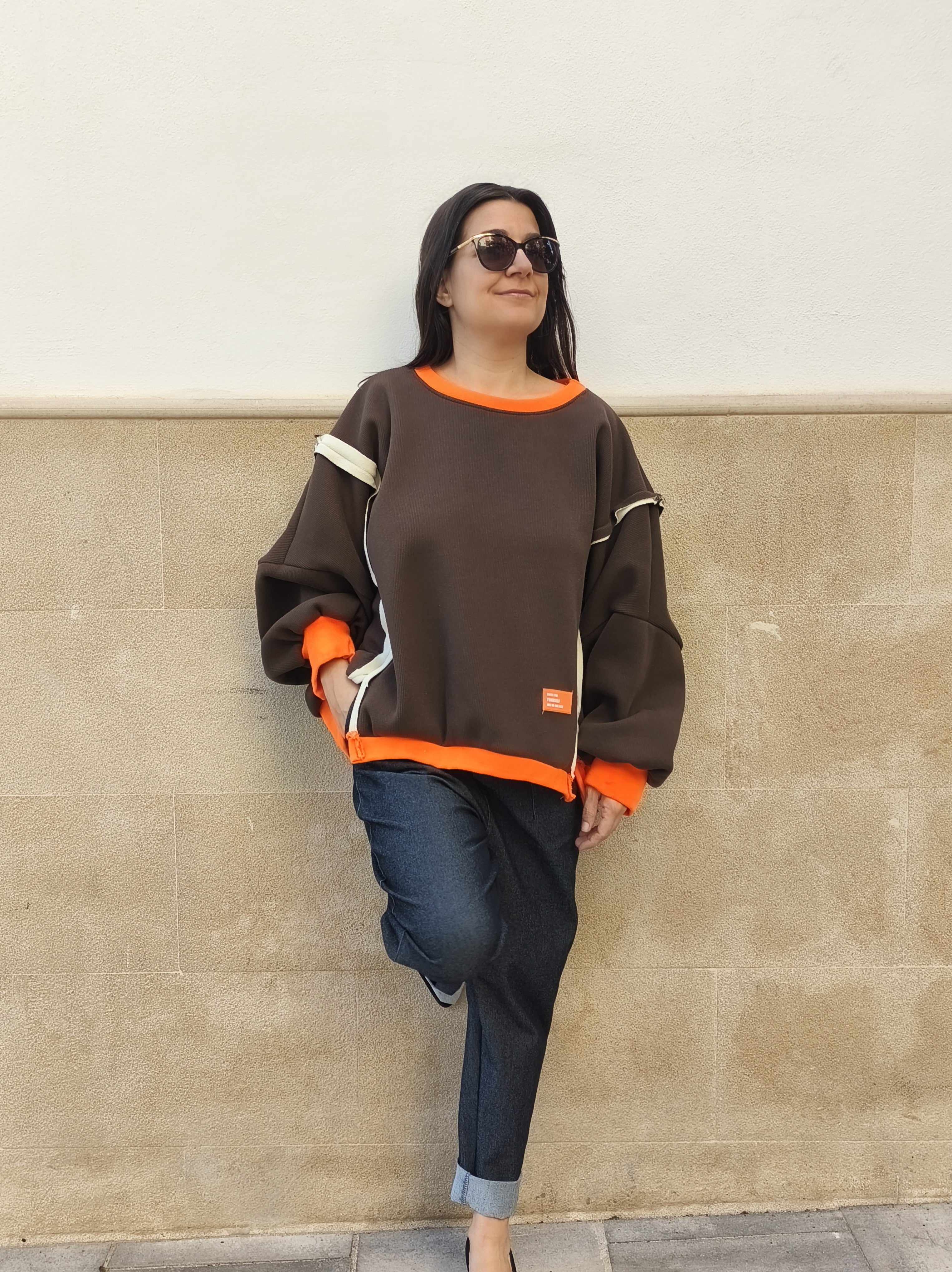 Sudadera estilo oversize marrón