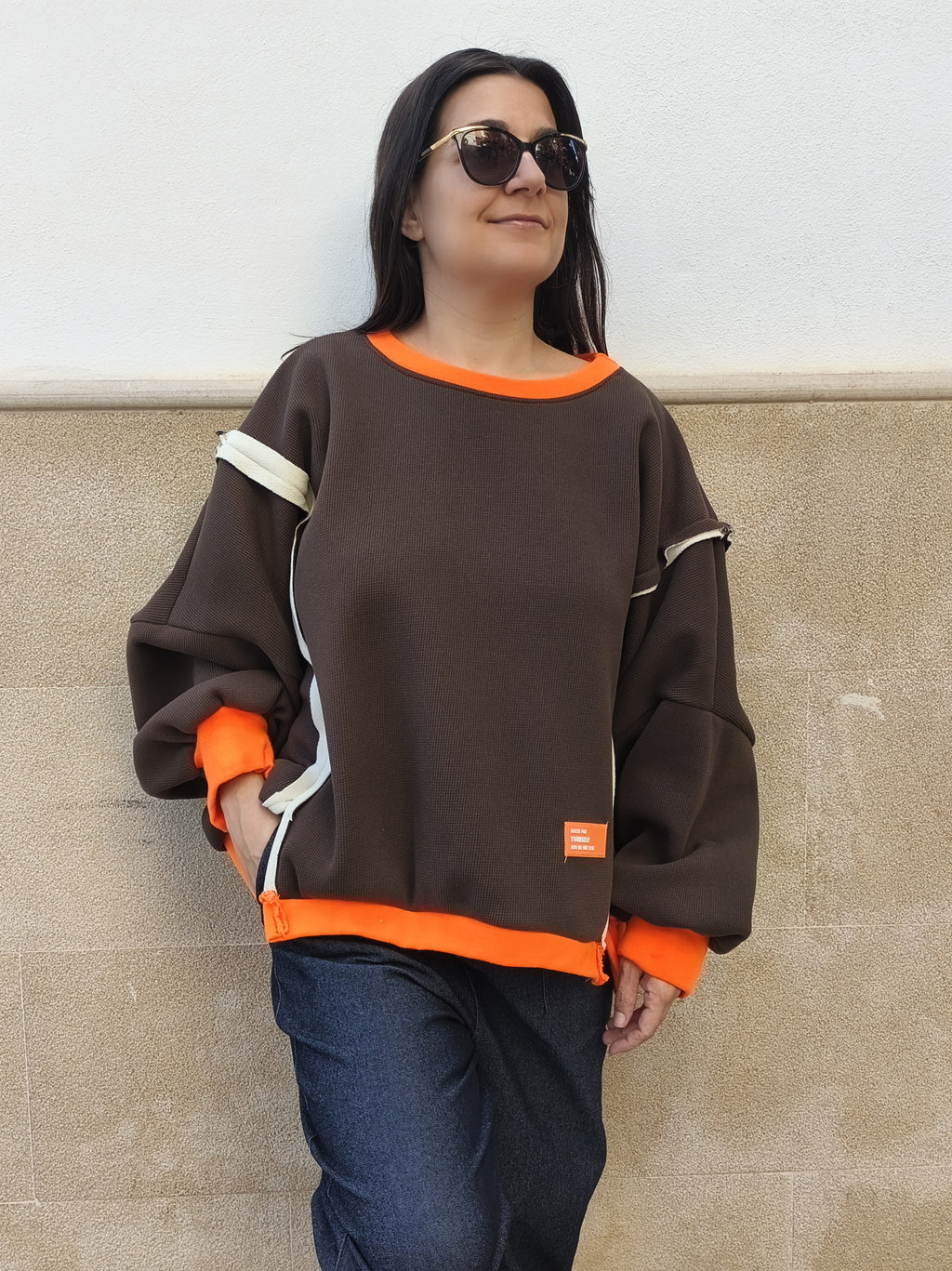 Sudadera estilo oversize marrón