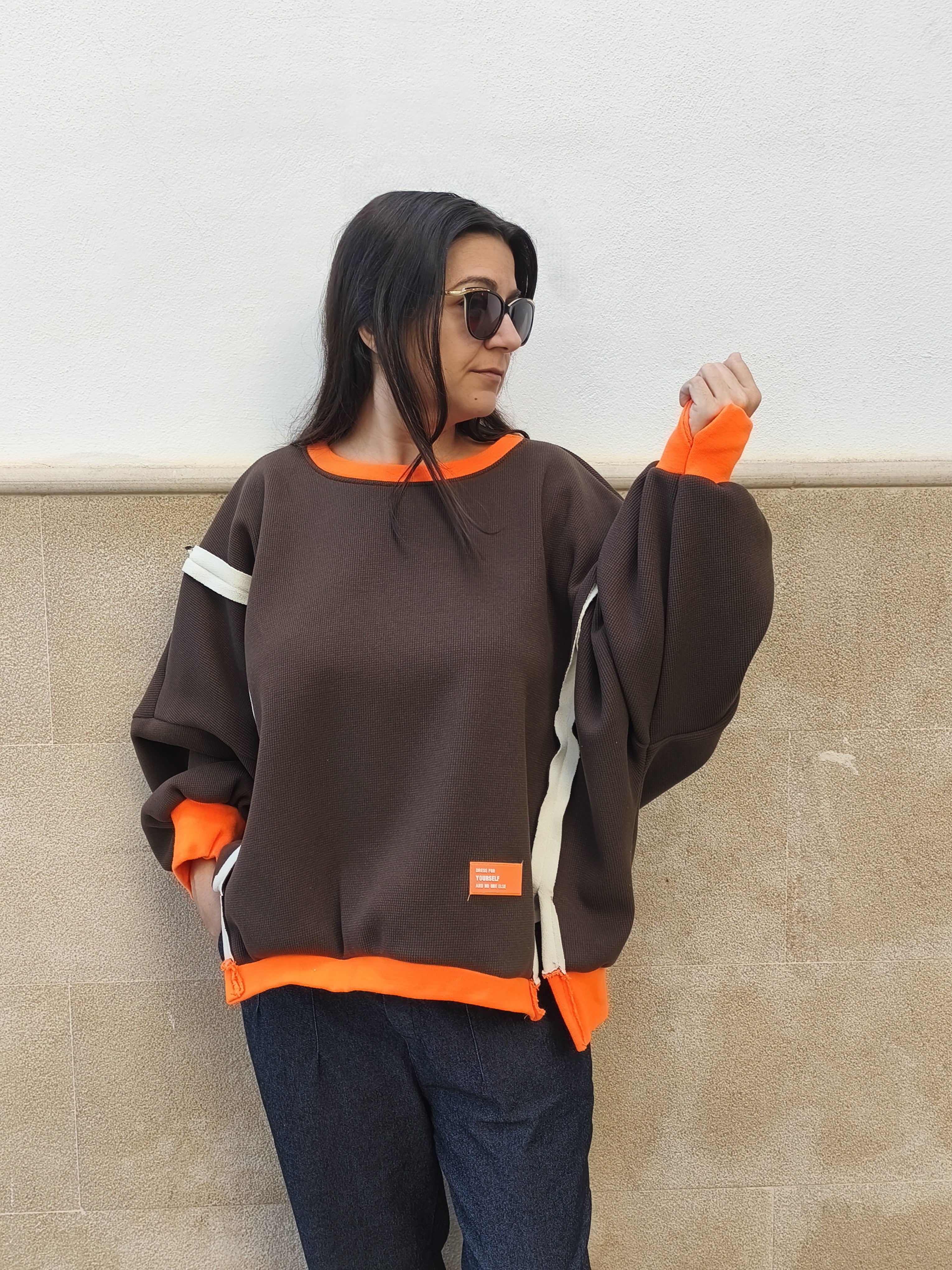 Sudadera estilo oversize marrón