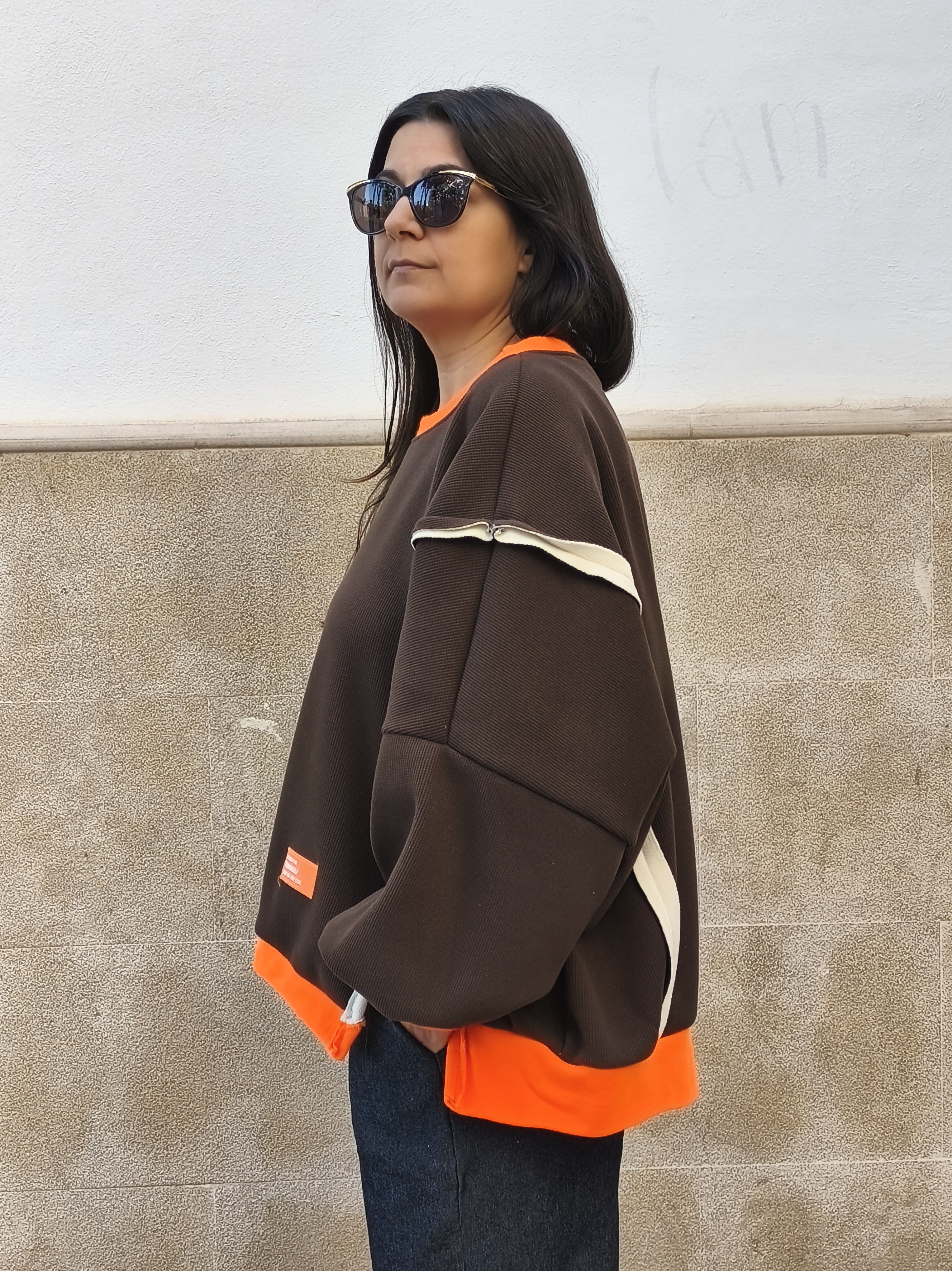 Sudadera estilo oversize marrón