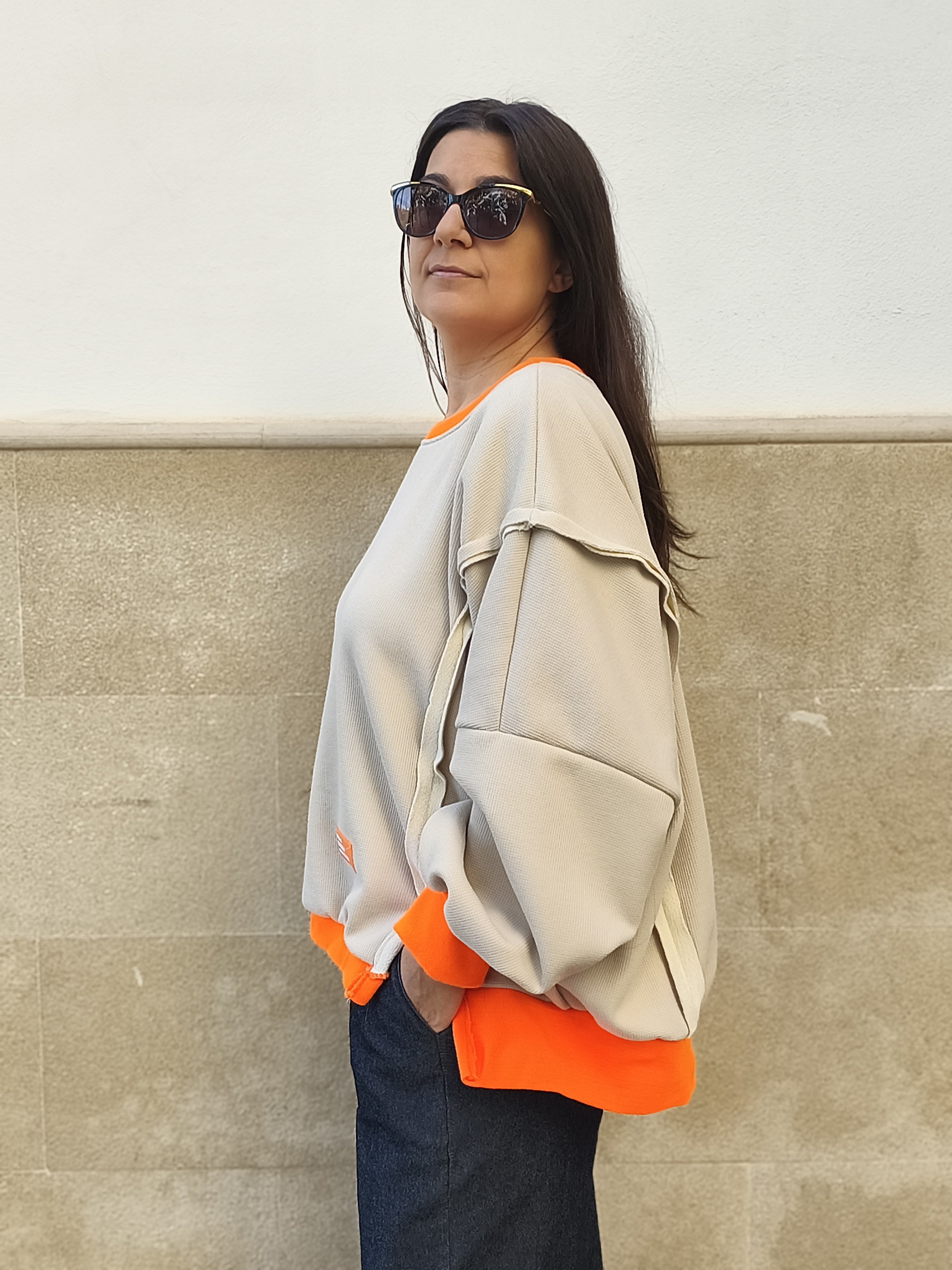 Sudadera estilo oversize beige