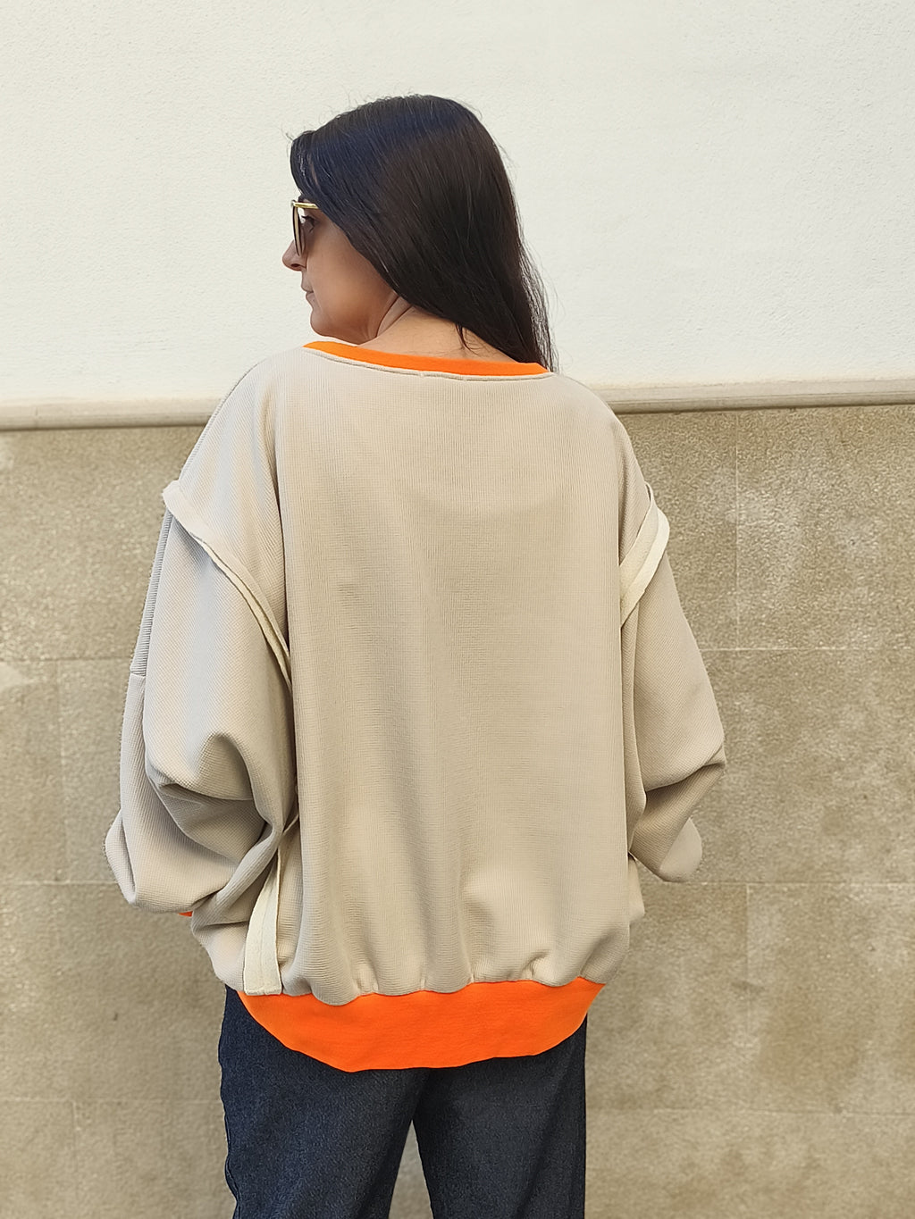Sudadera estilo oversize beige