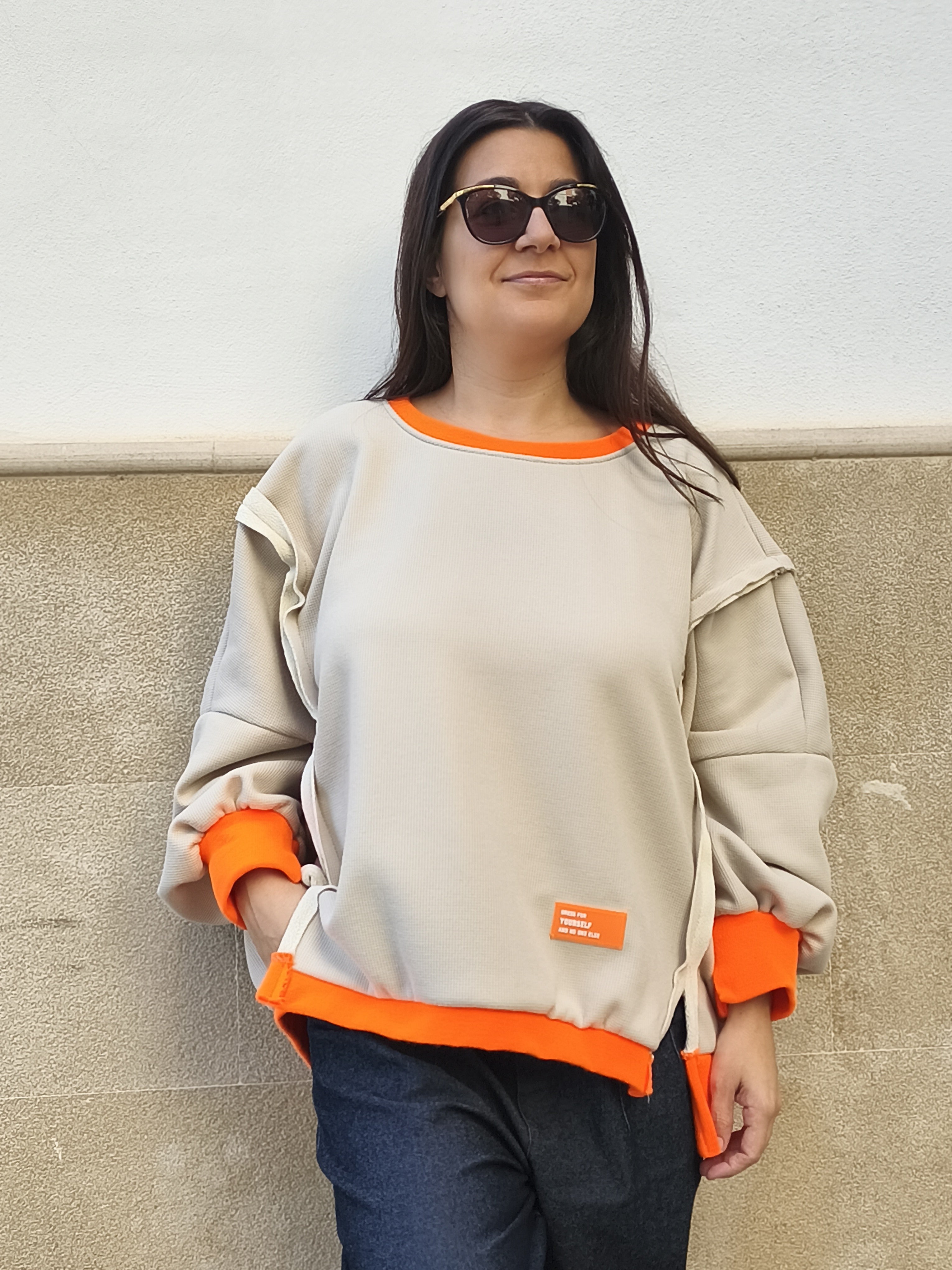 Sudadera estilo oversize beige