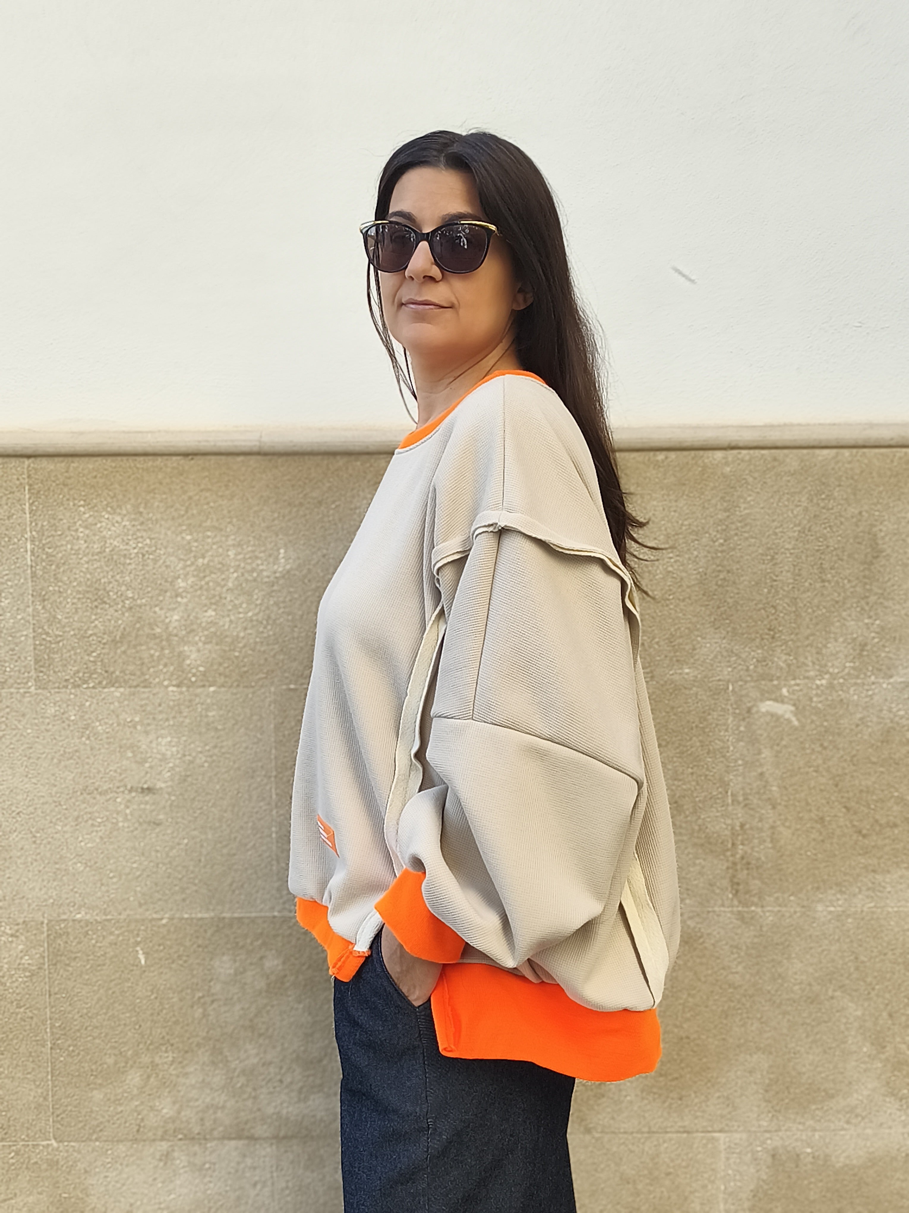 Sudadera estilo oversize beige